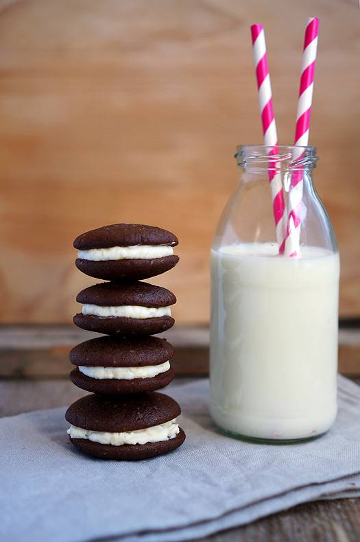 🧁 Caramel Whoopee Pie and Milkshake.
