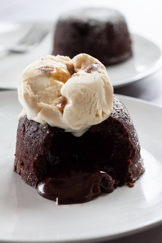 Fondant au chocolat français avec crème glacée 🍫🍦