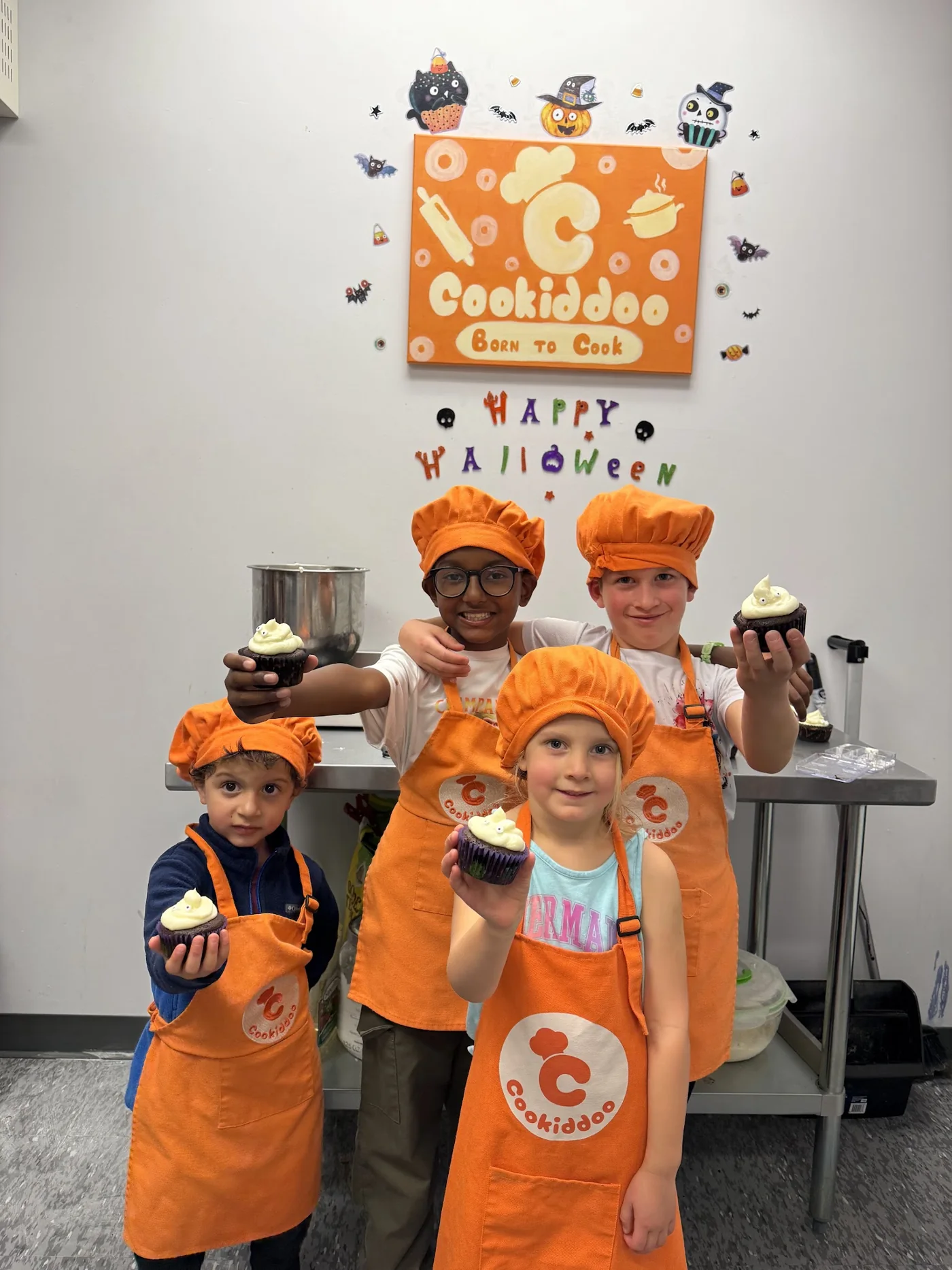 Gâteries et cupcakes fraîchement préparés pour une fête d’enfants par le service traiteur Cookiddoo à Ottawa