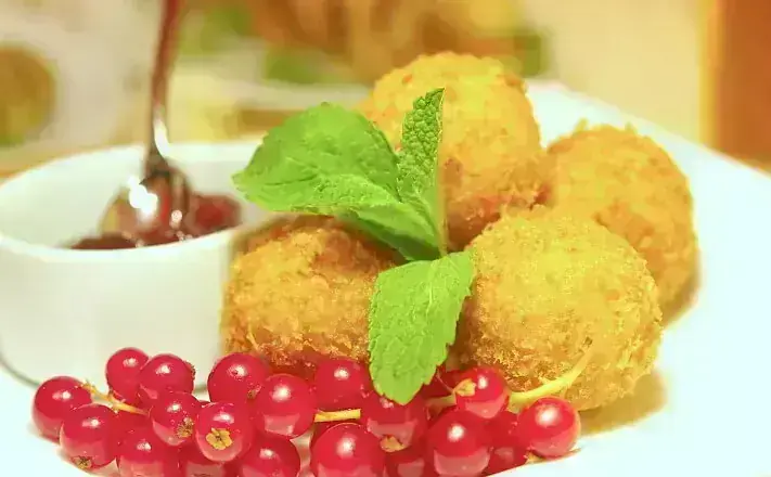 Сырные шарики с клюквенным соусом — вкусно и весело! in Ottawa